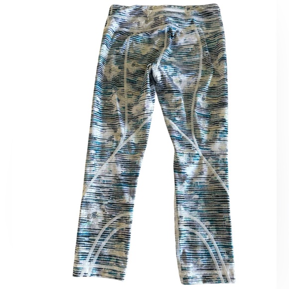 Lululemon Inspire Crop ll Leggings In Blurry Belle Print Ladies Size 4 - Picture 4 of 9